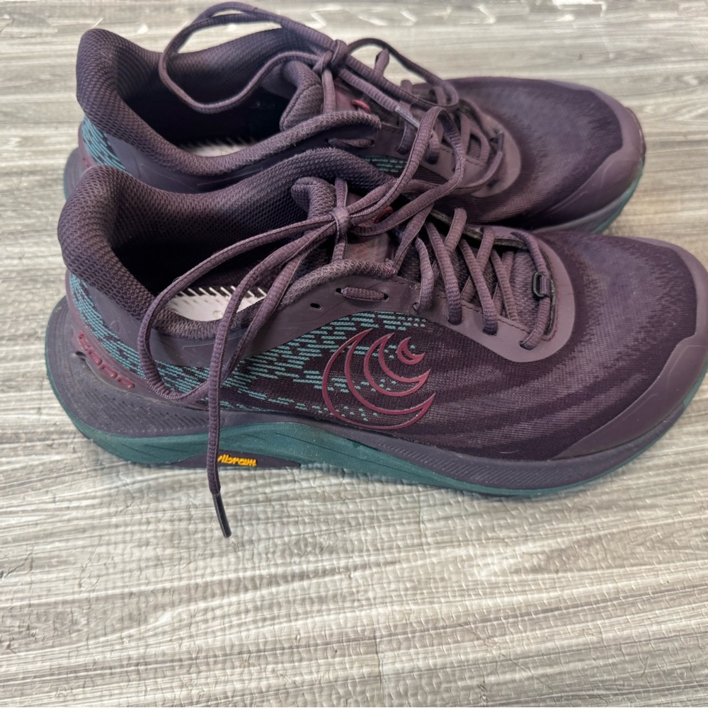 Topo Women’s Ultravent Running shoes, size 9. Great condition.